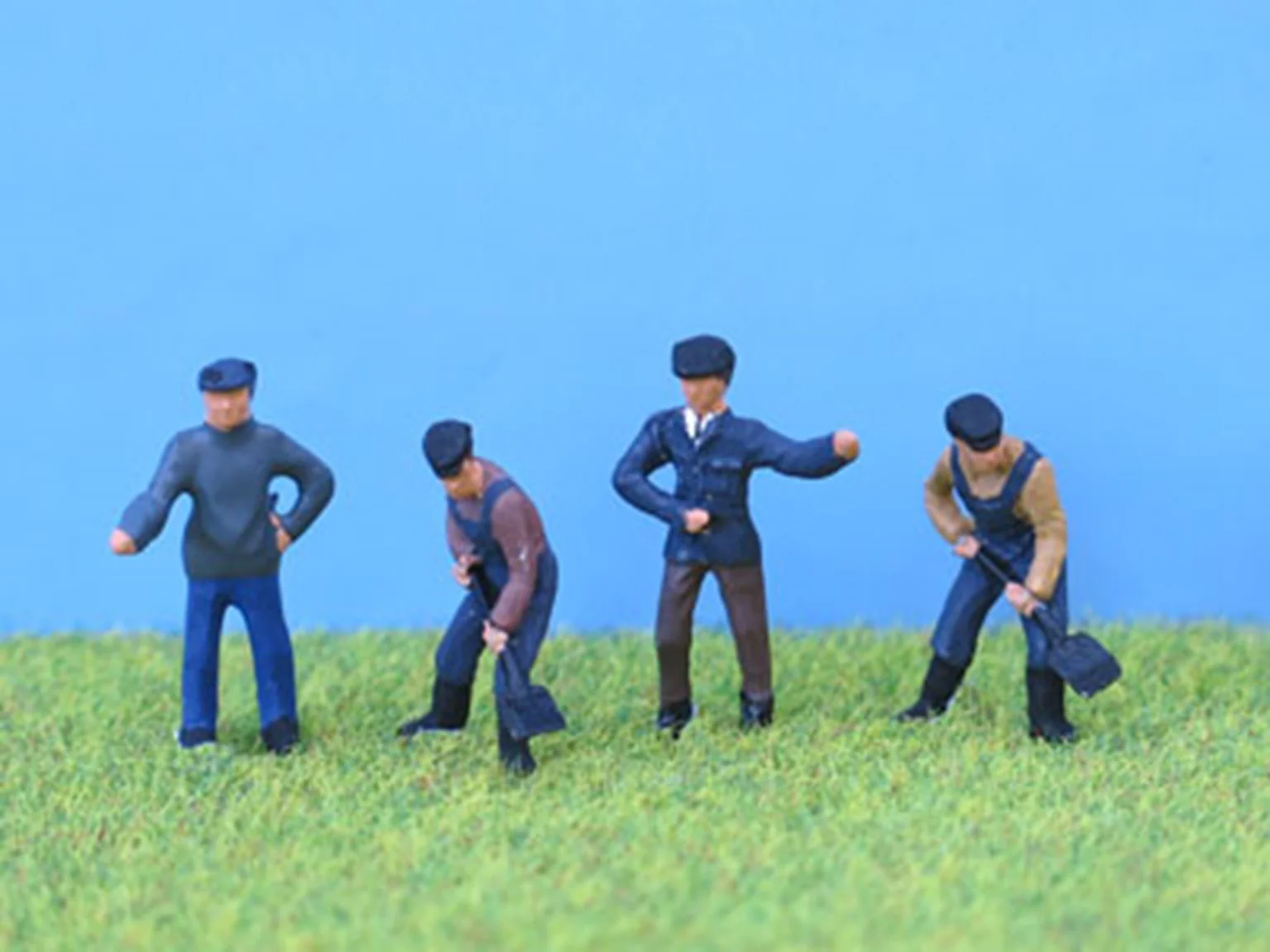PDZ19 OO Gauge Painted Loco Crew