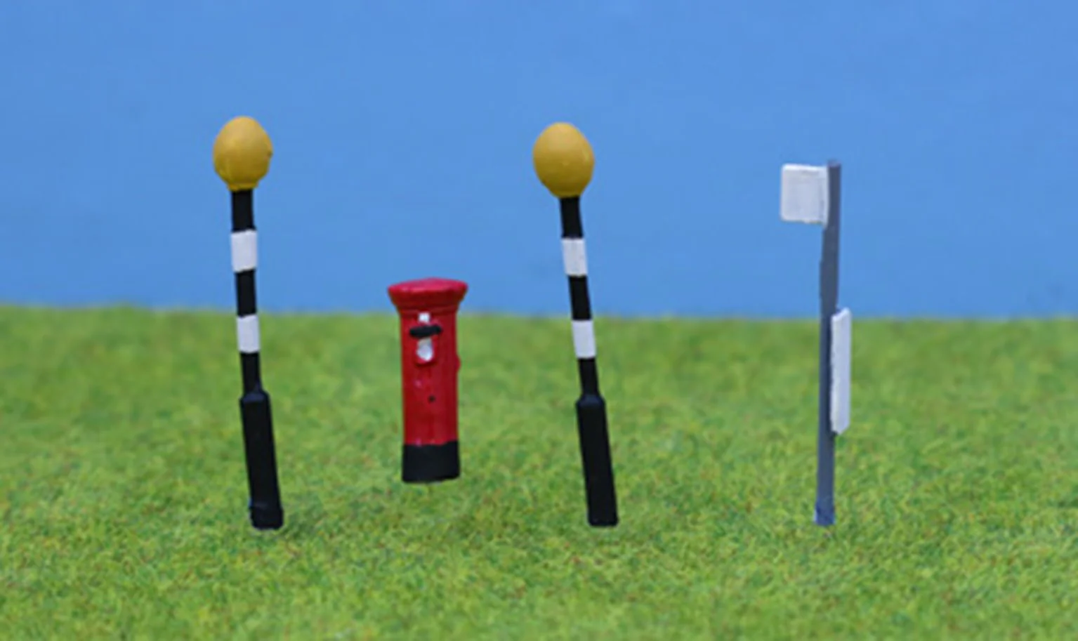 PDZ37 OO Gauge Belishas Bus Stop & Postbox