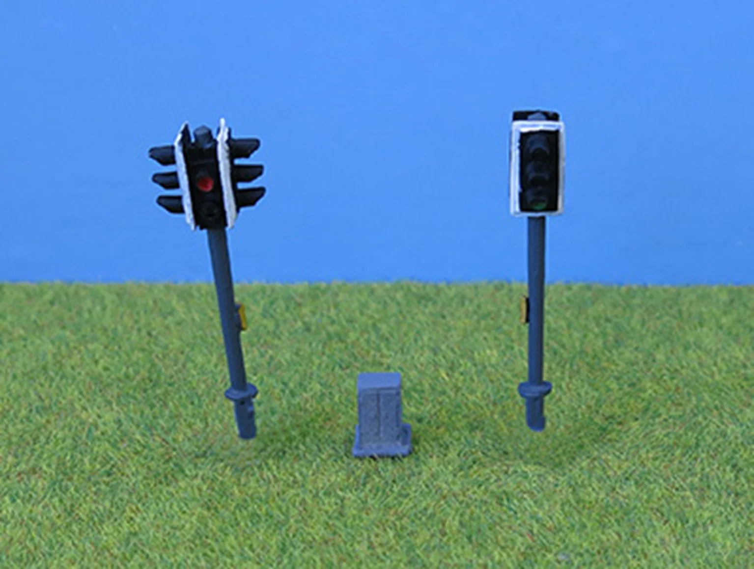 PDZ47 OO Gauge Pedestrian Crossing Lights & Zebra Crossing