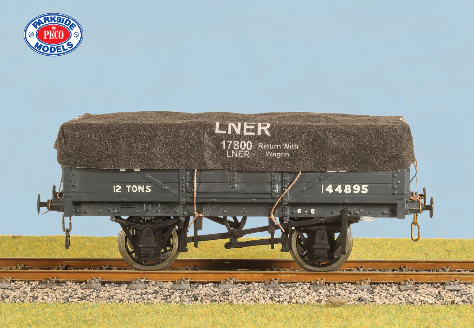 PS93 Parkside Dundas PS93 LNER 3 Wagons Tarps