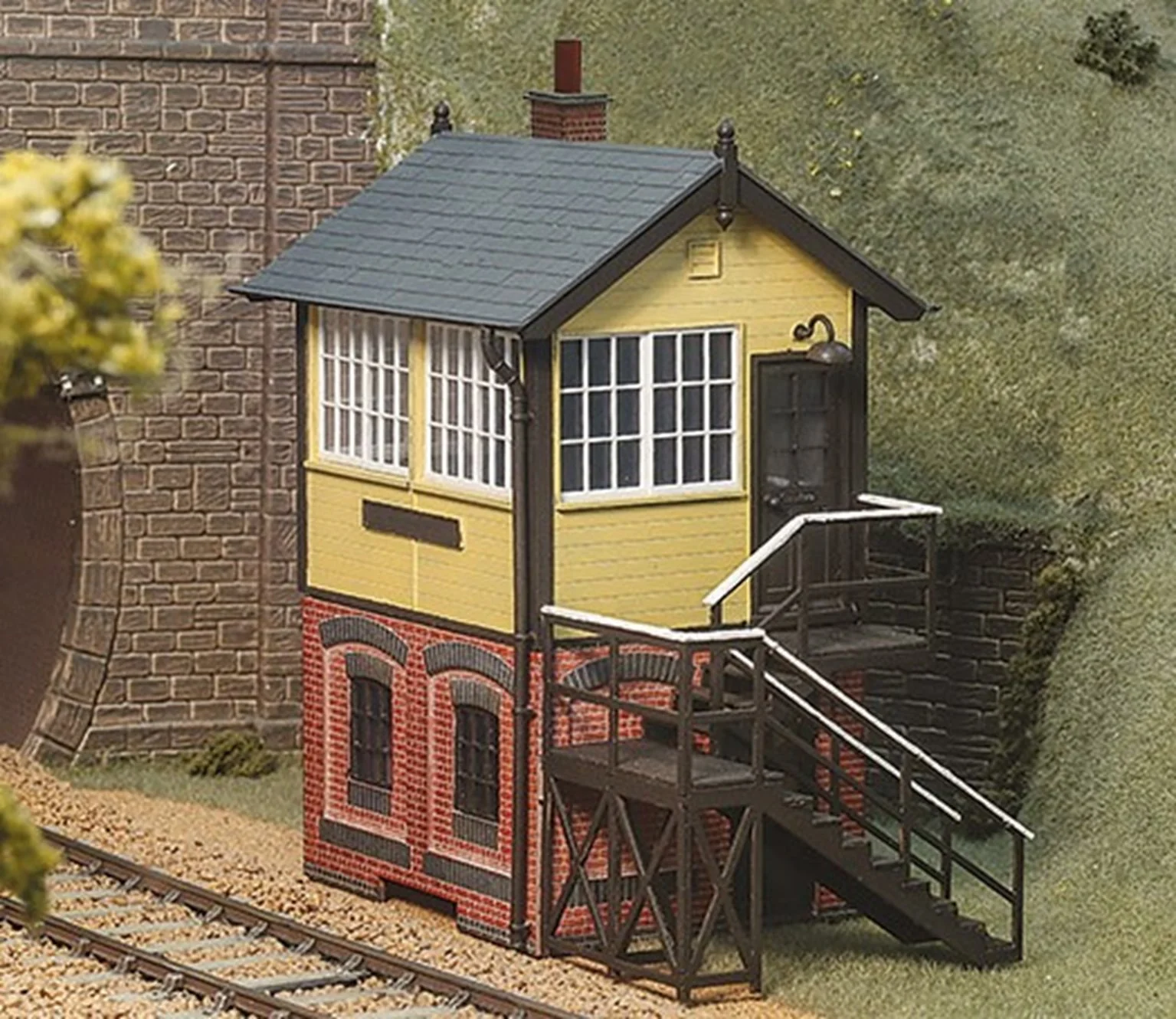 LK715 Signal Box with Brick Base Kit - Image 2