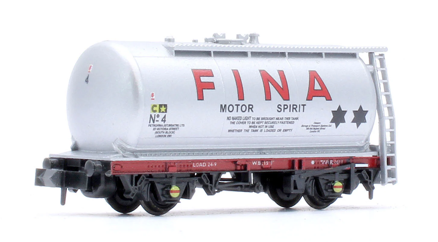 NR76P N Gauge Tank Wagon 15ft WB Fina Motor Spirit No. 4
