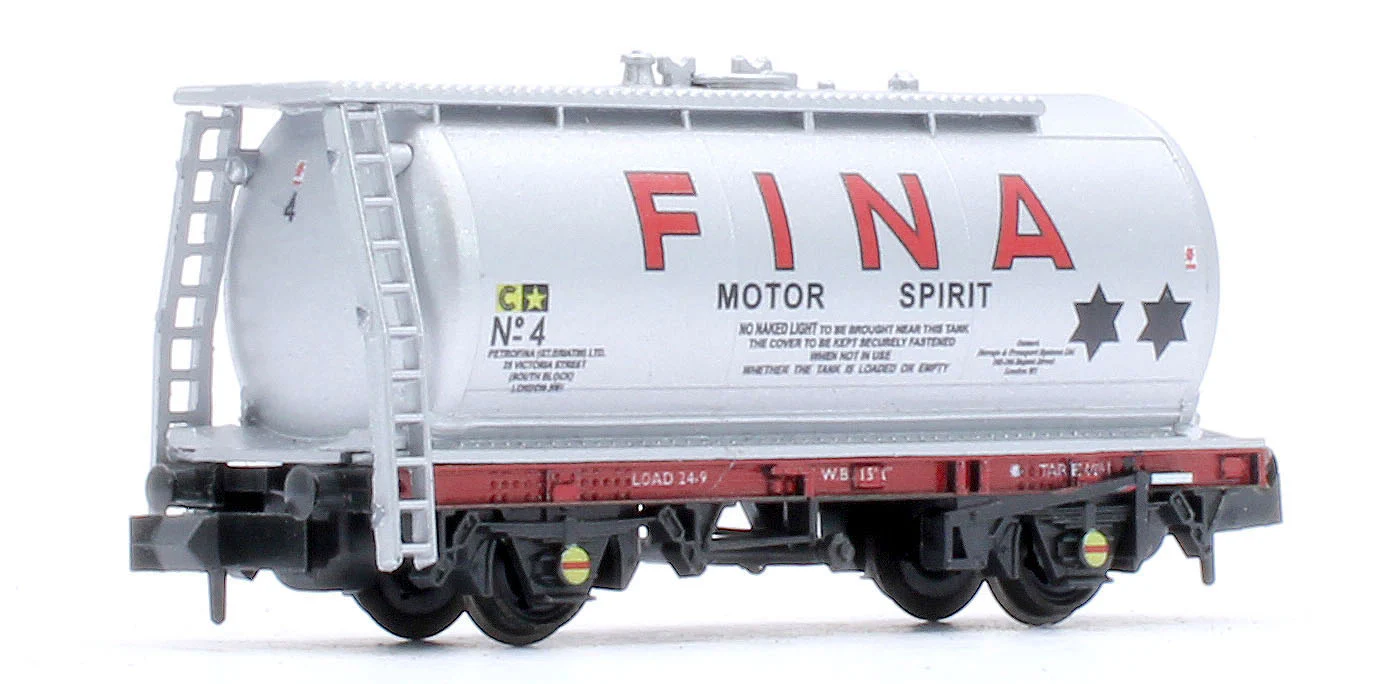 NR76P N Gauge Tank Wagon 15ft WB Fina Motor Spirit No. 4 - Image 3