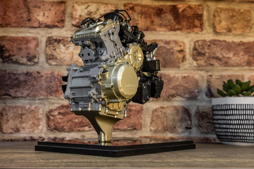 HKM124 Ducati Superquadro - V2 Engine 1:4 Scale Model Kit - Image 4