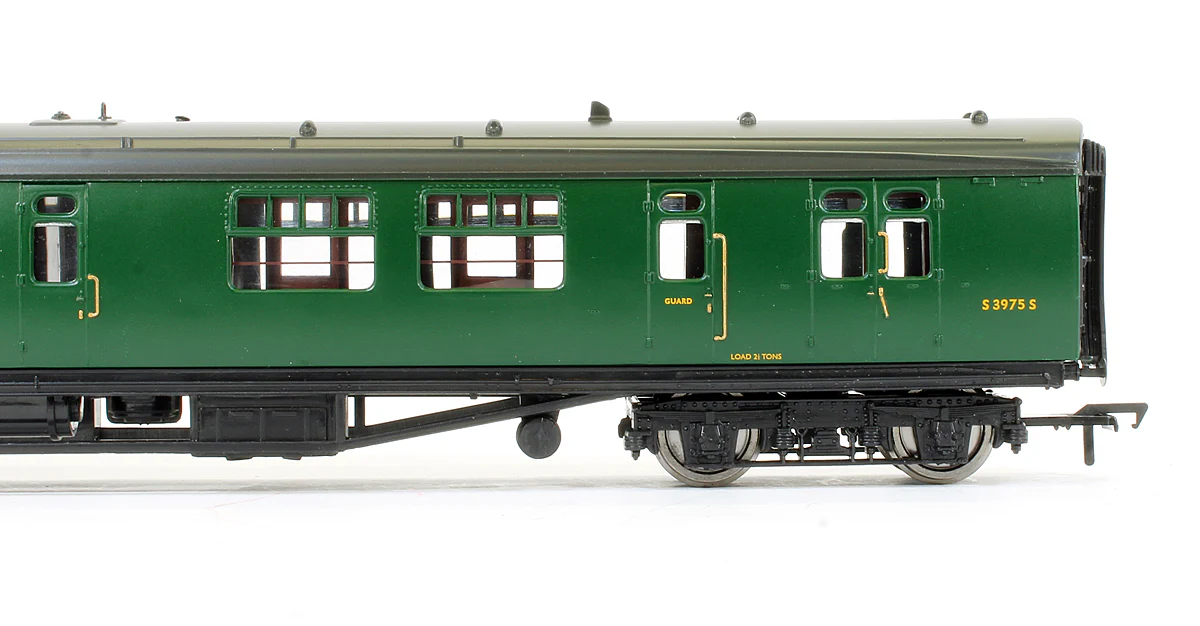 34-504A Pre-Owned 63ft Bulleid Semi-Open Brake 2nd Coach BR (SR) Green S3975S - Image 3