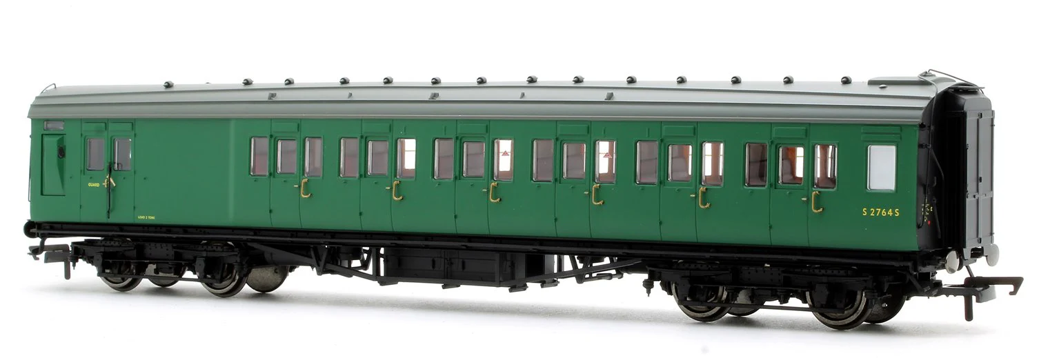 Pre-Owned R4838 BR Green Maunsell Corridor Six Compartment Brake Second Coach S2764S 'Set 230' - Image 2