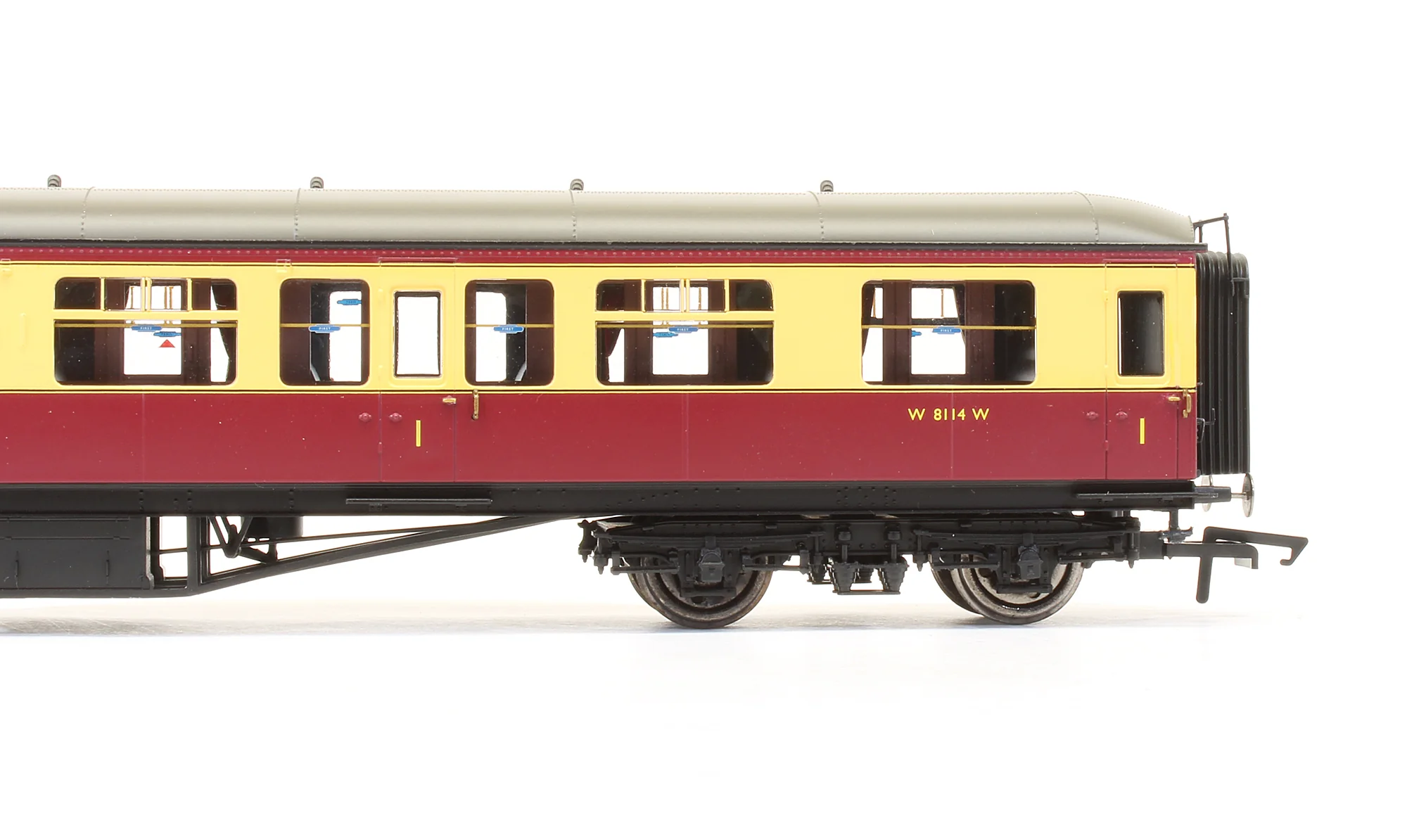 Pre-Owned BR Hawksworth 1st Class Coach 'W 8114 W' - Image 3