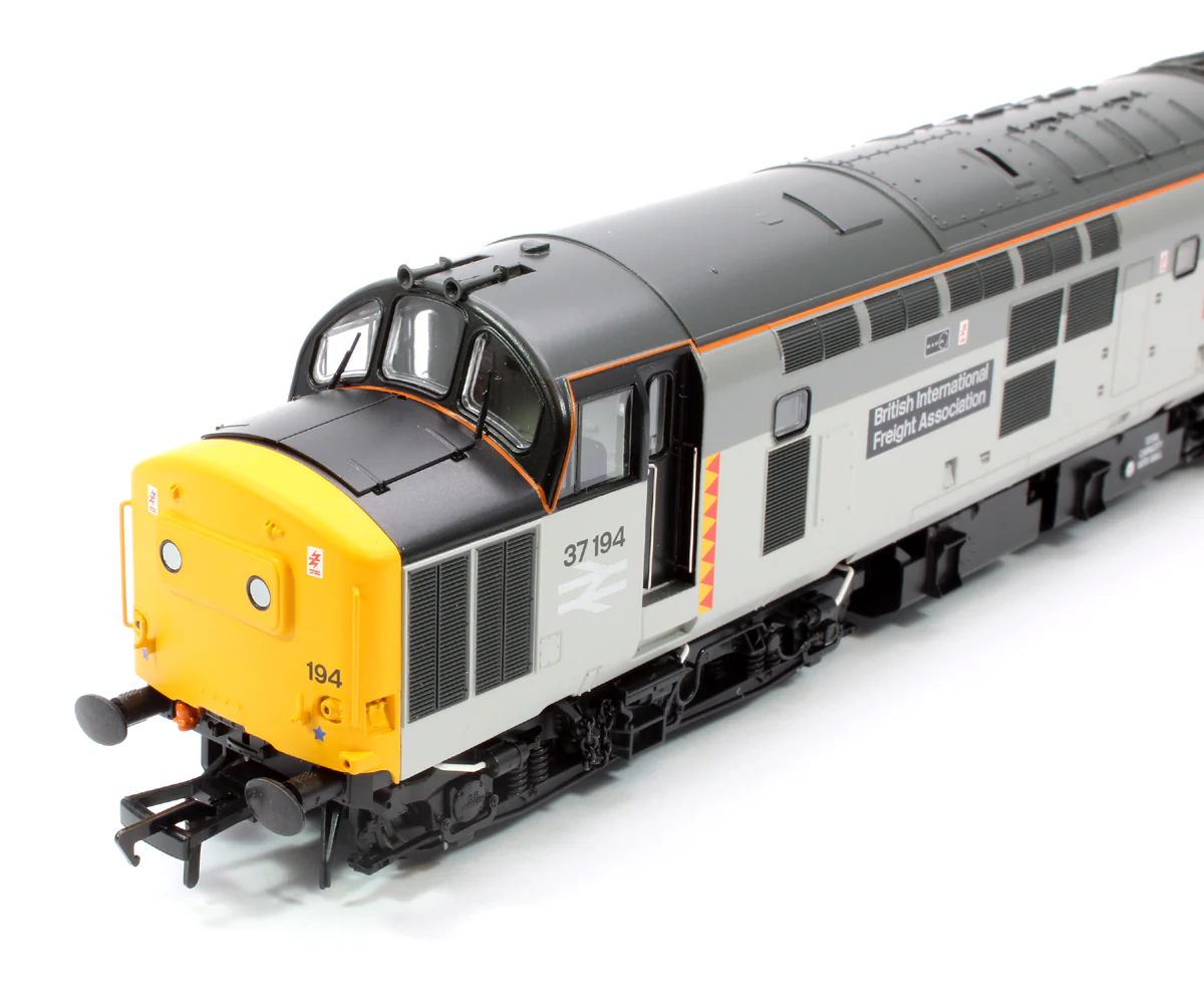 35-307 Class 37/0 Centre Headcode 37194 'British Int. Freight Assoc.' BR RF Diesel Locomotive - Image 9