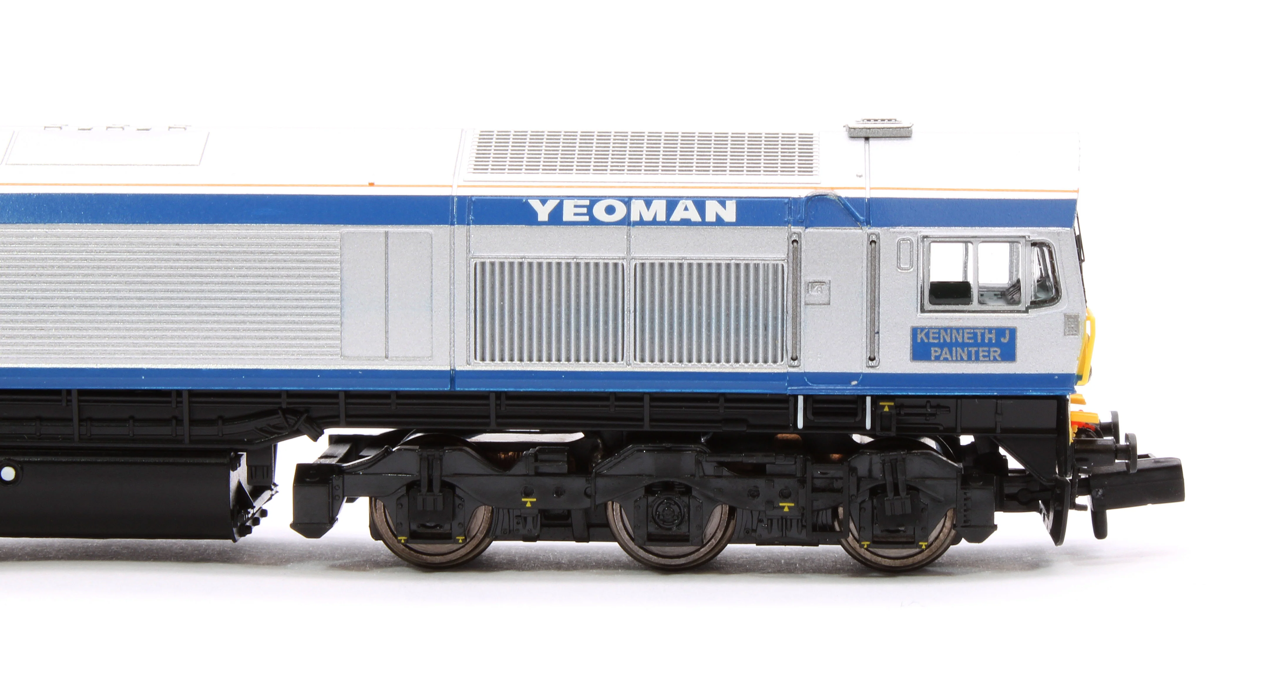 2D-005-000 Pre-Owned Class 59 #59005 "Kenneth J Painter" Foster Yeoman Silver Livery Diesel Locomotive - Image 7