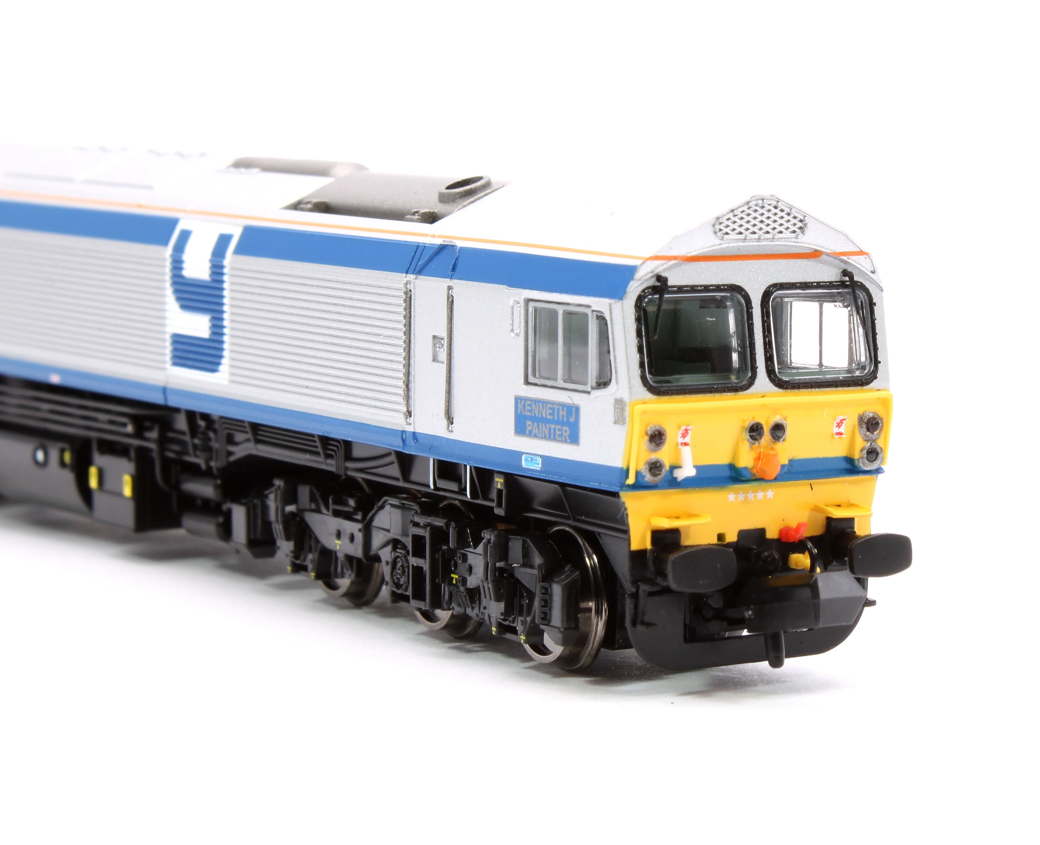 2D-005-000 Pre-Owned Class 59 #59005 "Kenneth J Painter" Foster Yeoman Silver Livery Diesel Locomotive - Image 9