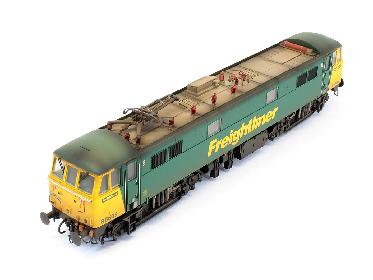 8646 Pre-Owned Class 86609 Freightliner Green/Yellow Electric Locomotive - Custom Weathered - Image 3