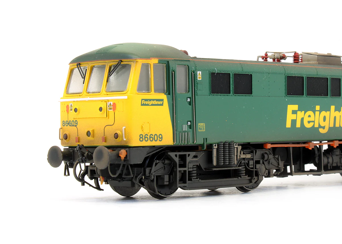 8646 Pre-Owned Class 86609 Freightliner Green/Yellow Electric Locomotive - Custom Weathered - Image 4