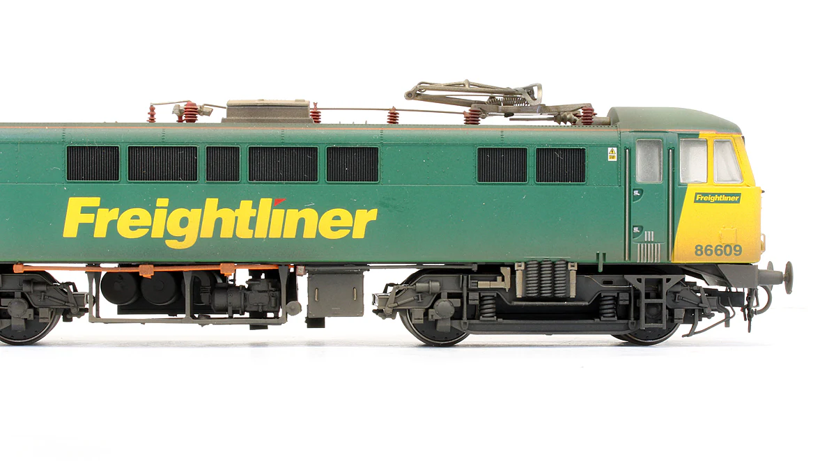 8646 Pre-Owned Class 86609 Freightliner Green/Yellow Electric Locomotive - Custom Weathered - Image 5