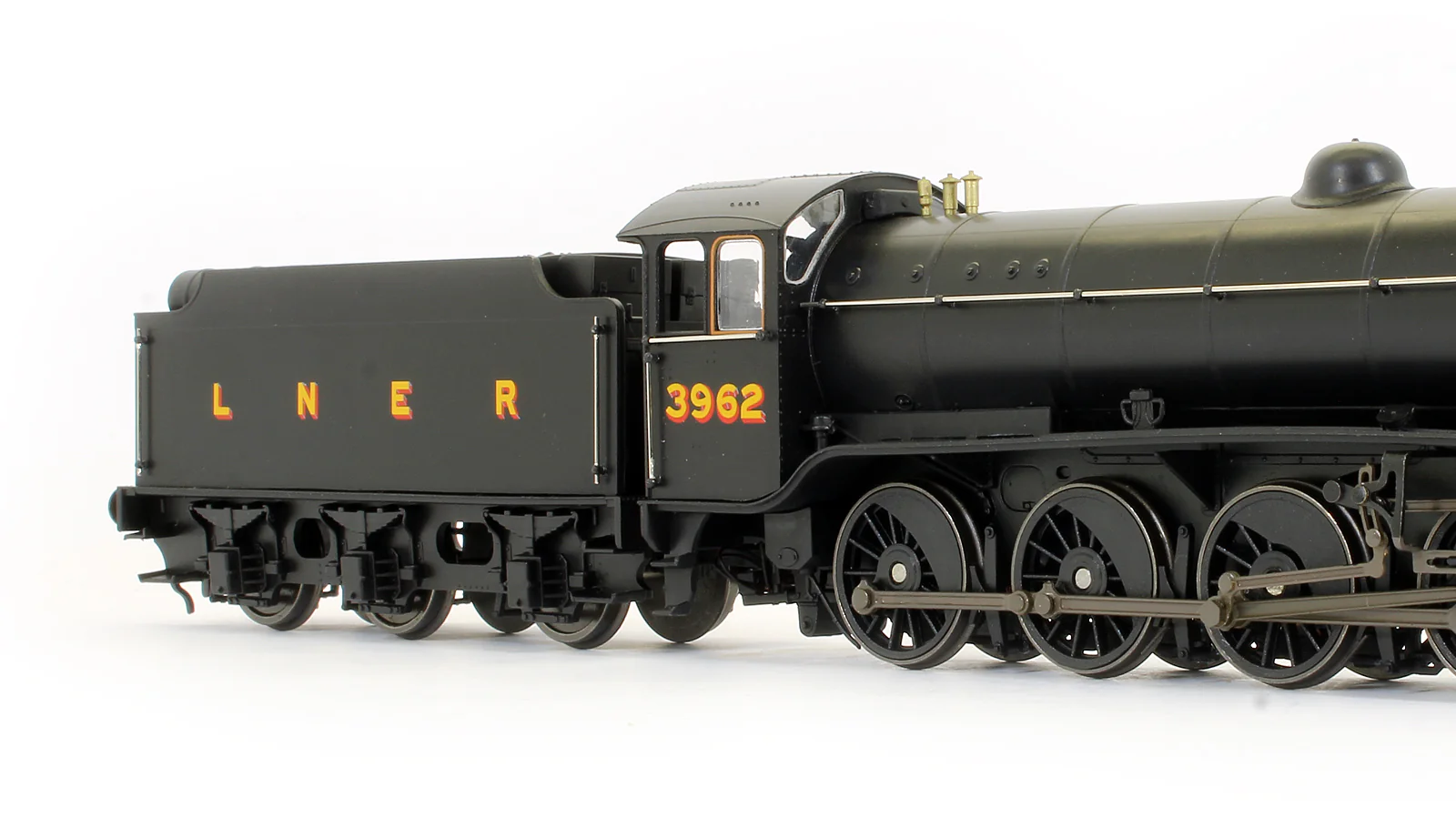 Pre-Owned 3920 LNER Class 02/4 'Tango' 2-8-0 #3962 LNER Black - Flush Tender Steam Locomotive - Image 3
