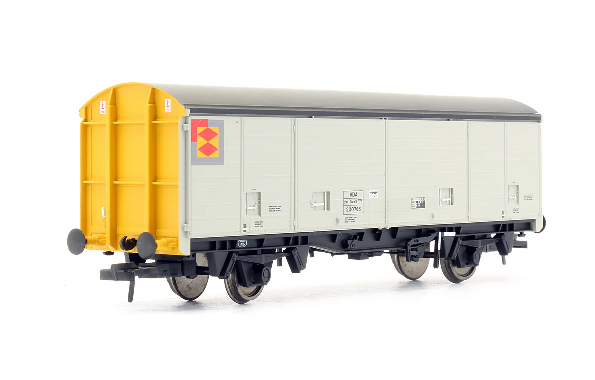 Pre-Owned 38-147 VDA Sliding Door Box Van BR Railfreight Distribution - Image 2