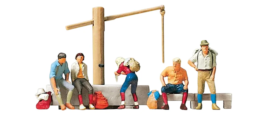PR10441 Relaxing at the Village Fountain (5) Exclusive Figure Set