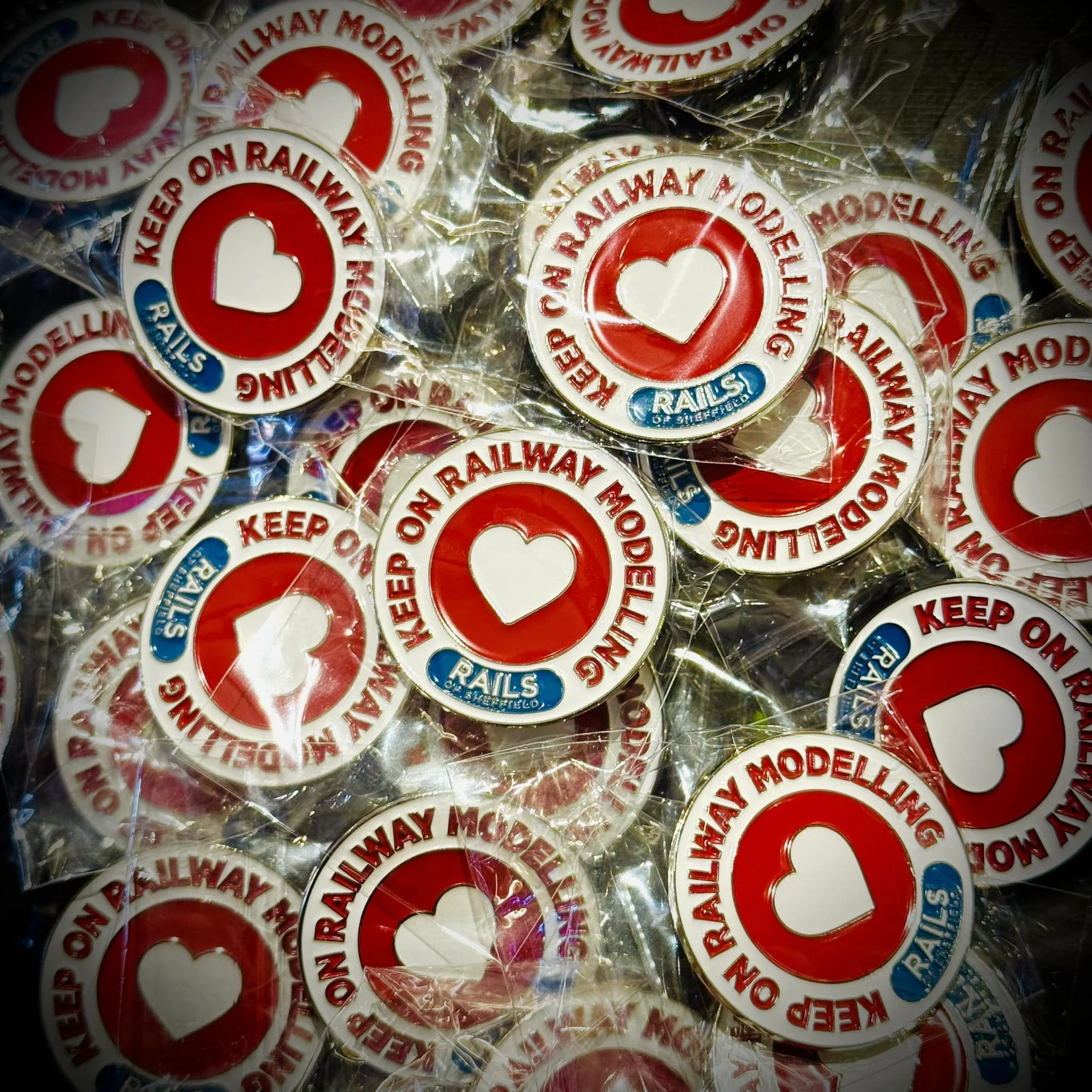 KORM-Pin Rails of Sheffield 'Keep on Railway Modelling ♡' Enamel Pin - Image 4