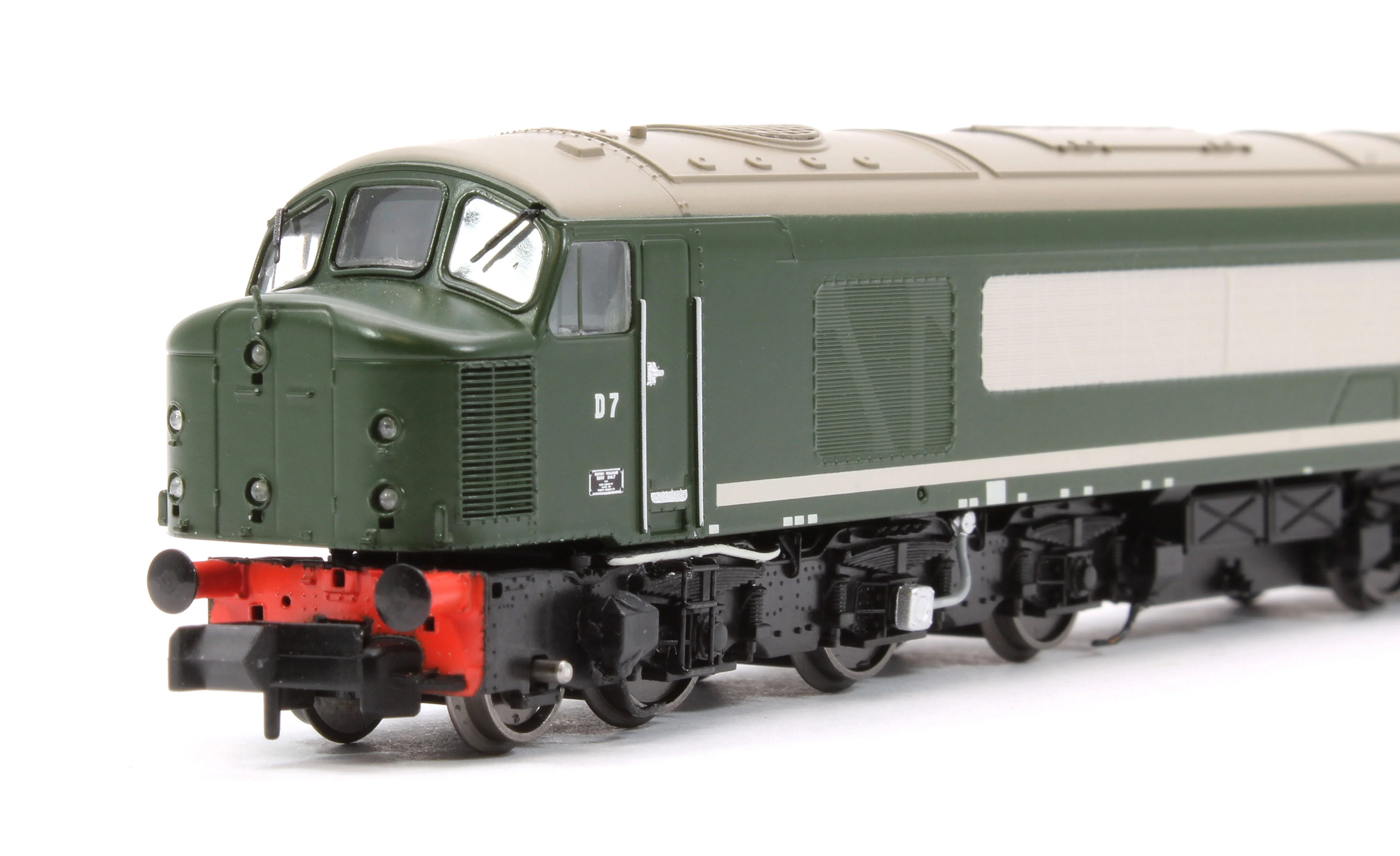 948002 Class 44 D7 "Ingleborough" Plain BR Green Diesel Locomotive - Image 8