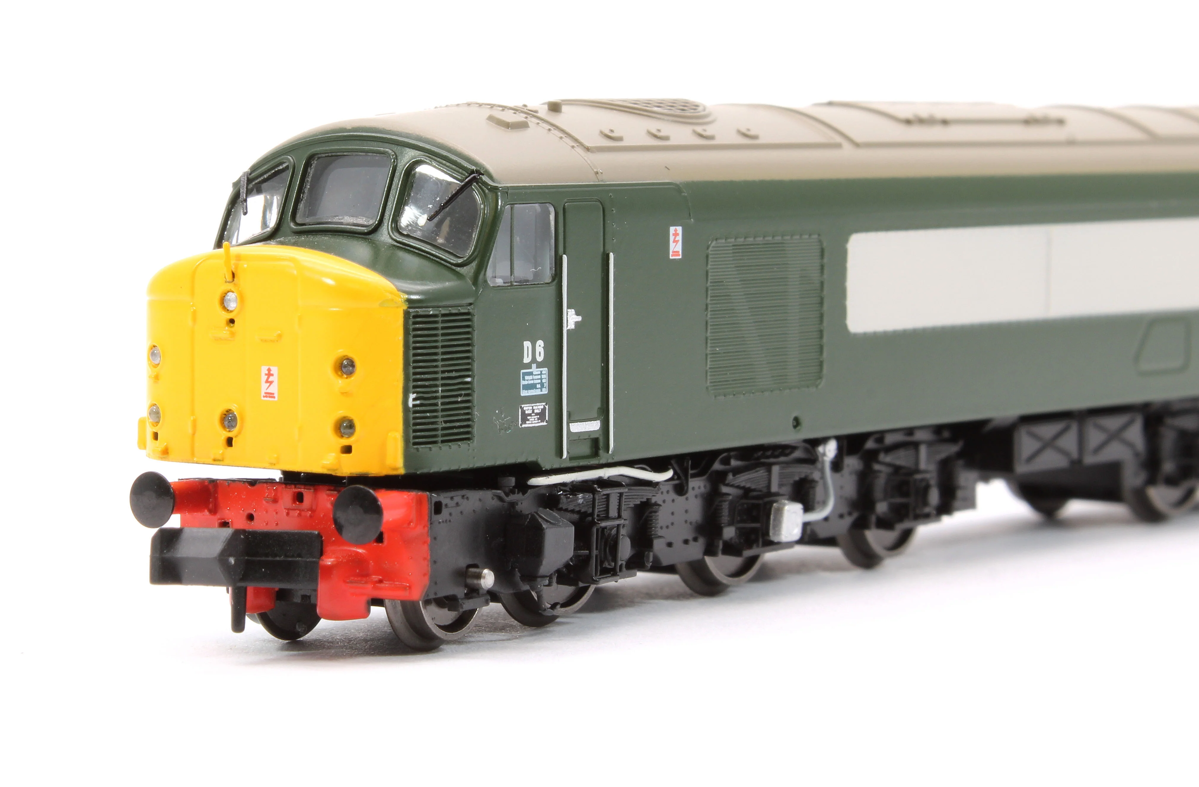 948005 Class 44 6/D6 "Whernside" BR Green Full Yellow Ends Diesel Locomotive - Image 8