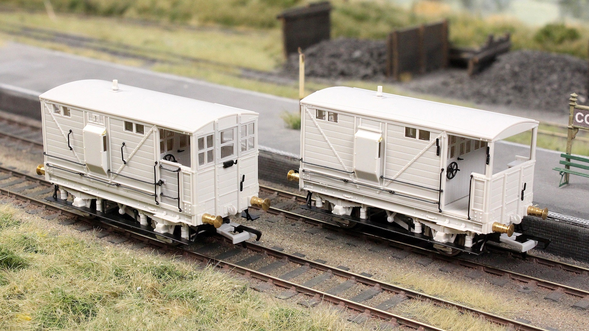 987006 LNWR D17b Brake - LMS (post-36) No.148236 - Image 2