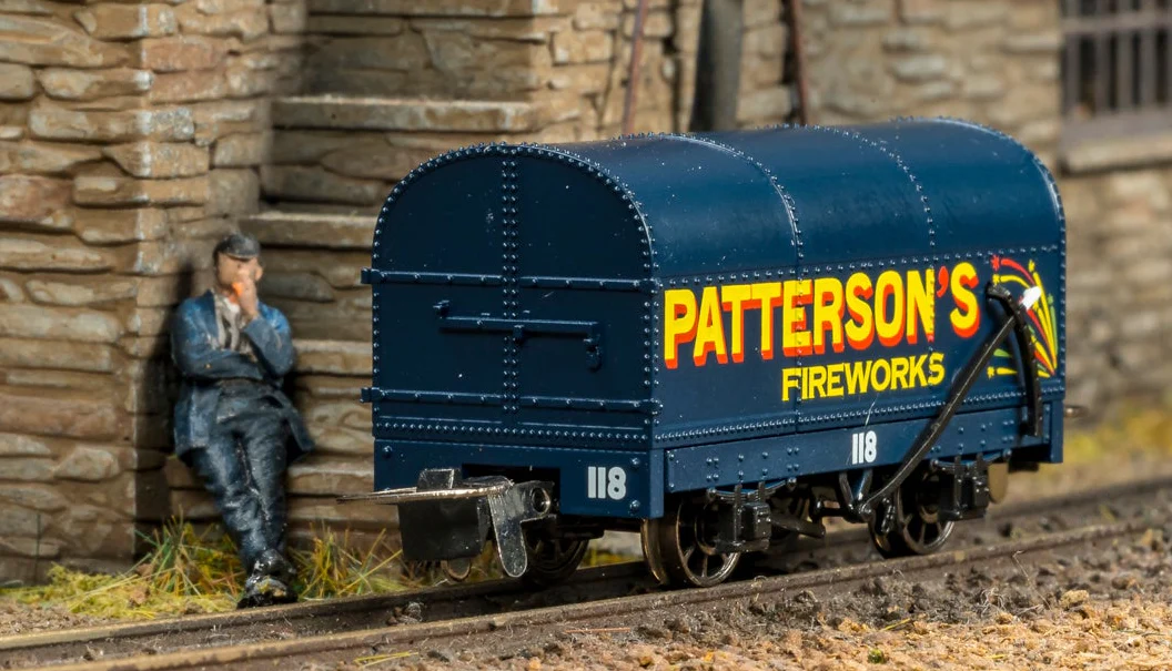 990208 Gunpowder Van - Patterson's Fireworks No.118