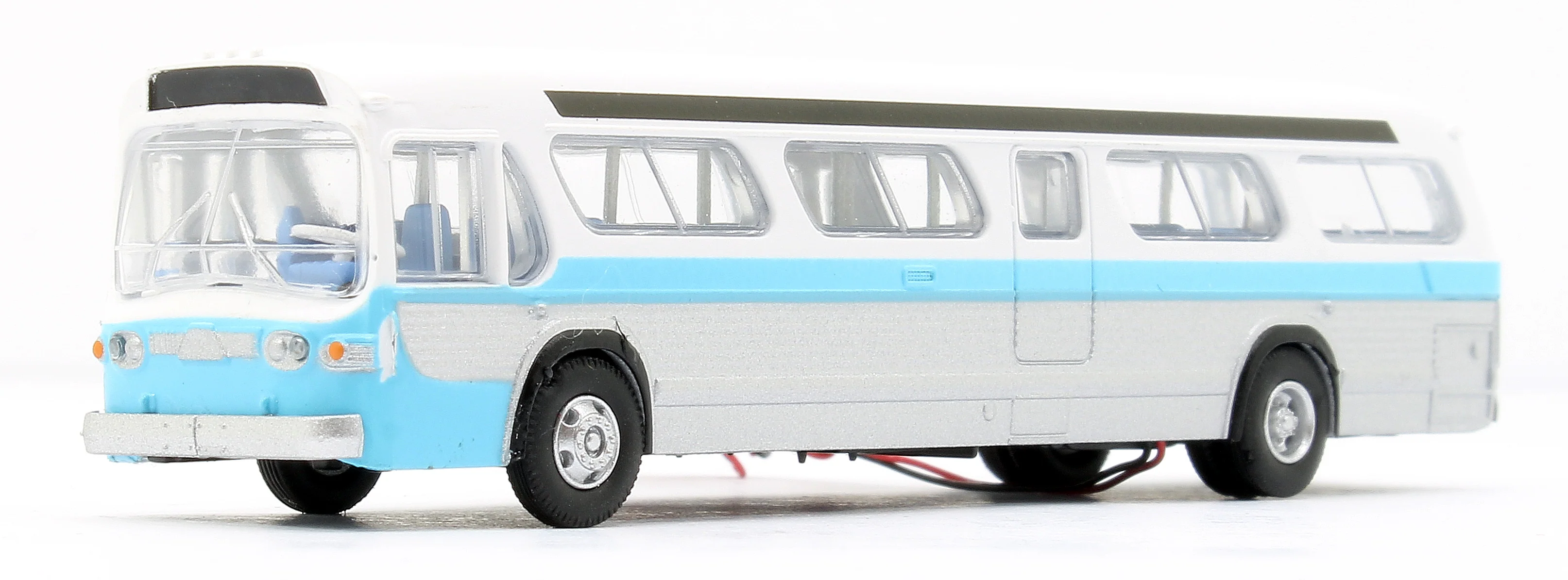 573003 N Gauge New Look Bus – Montreal