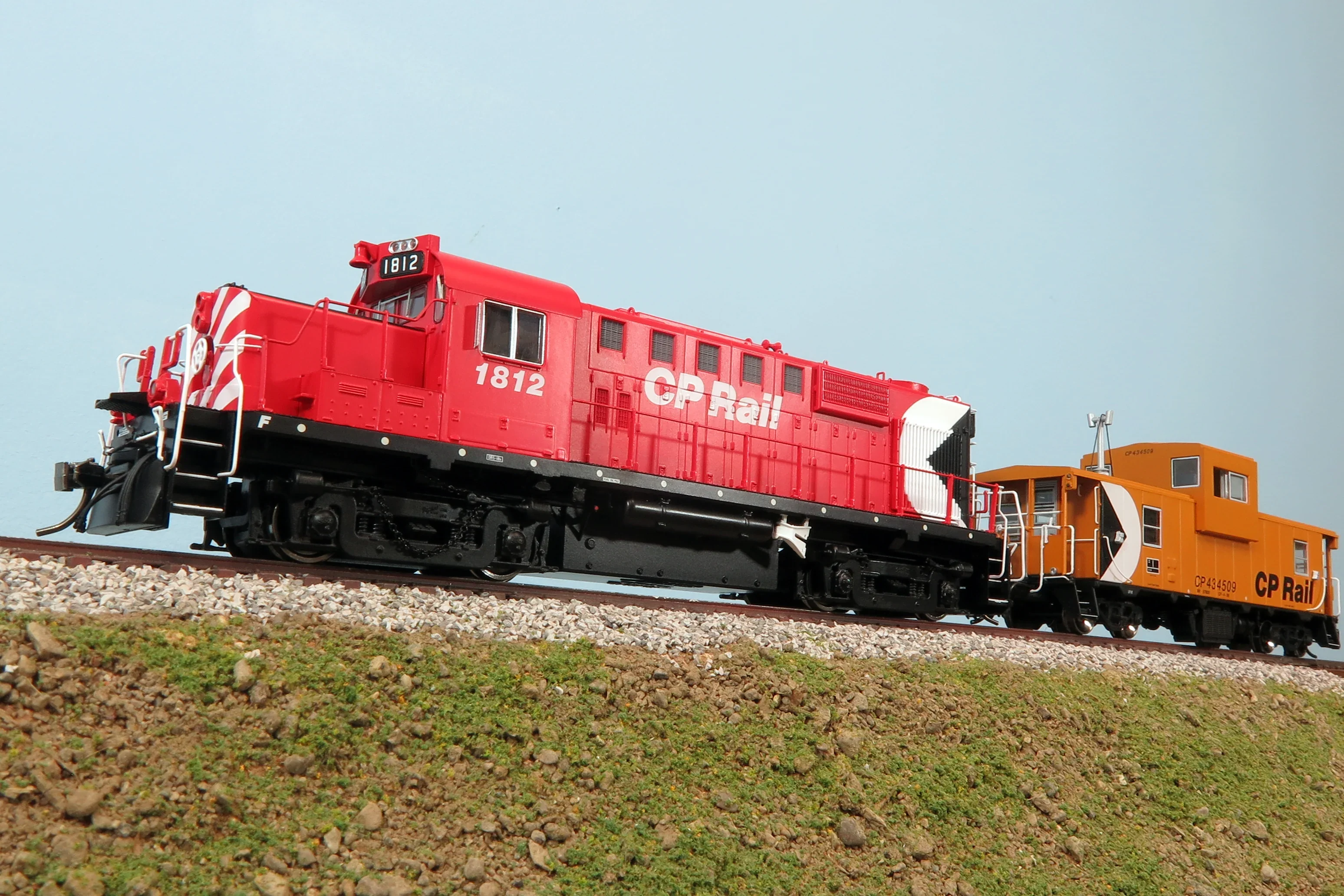 32564 RS-18u: CP Rail w/Multimark #1832 Diesel Locomotive - Image 4