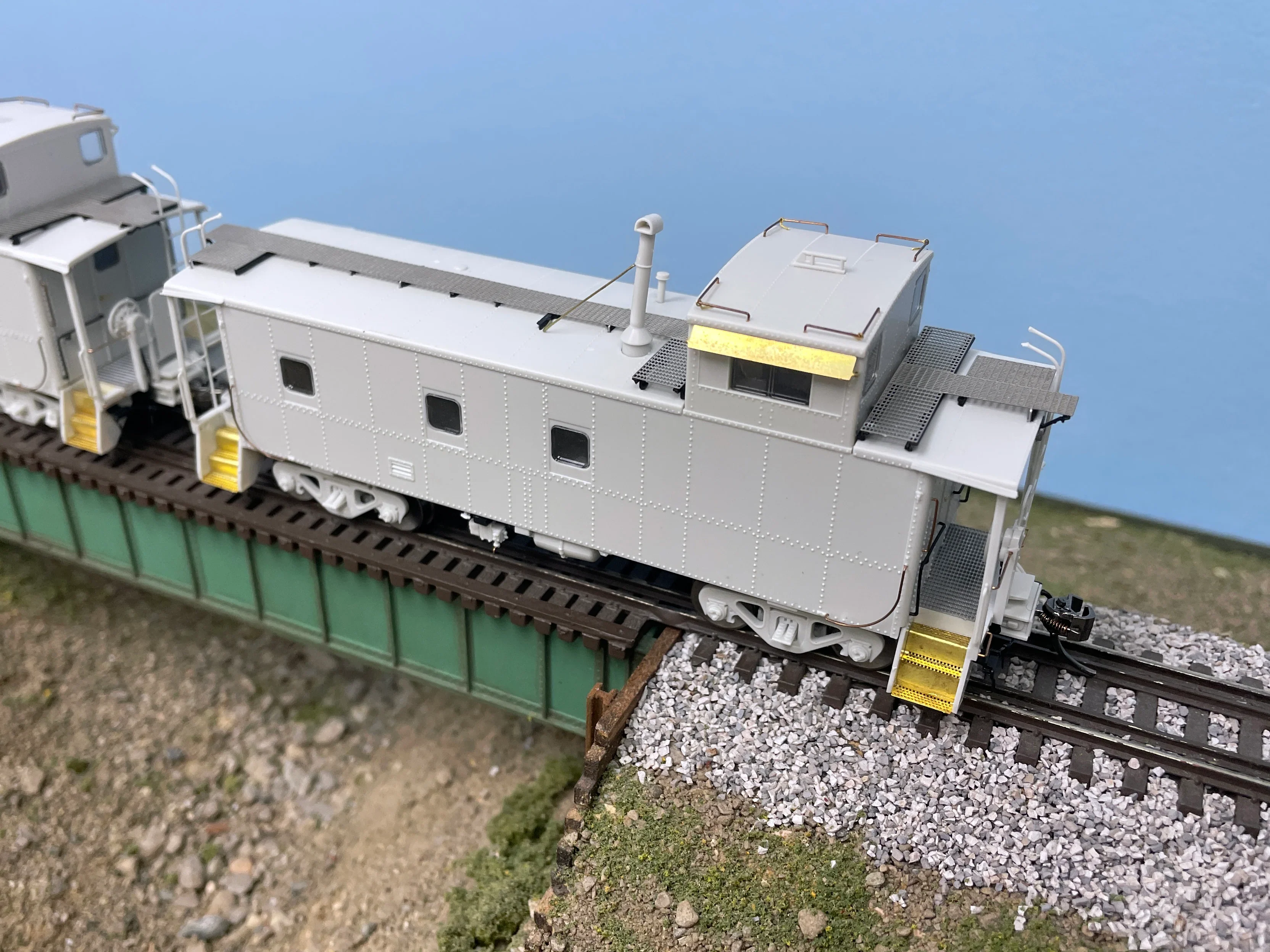225010 HO D&RGW End Cupola Steel Caboose w/ Early Mods: Black Scheme: #01429 - Image 5