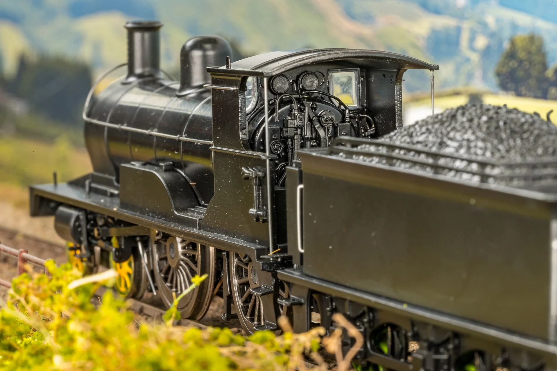 811508 Highland Railway Loch Class 4-4-0 No.150 'Loch Eye' HR Yellow Steam Locomotive - DCC Sound - Image 12