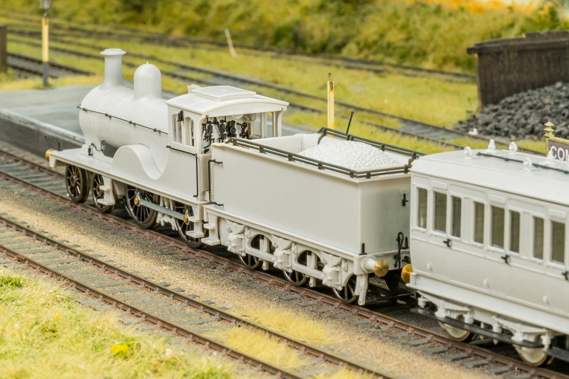 959002 LNER D40 Class 4-4-0 No.47 'Sir David Stewart' - GNoSR Lined Black Steam Locomotive - Image 3