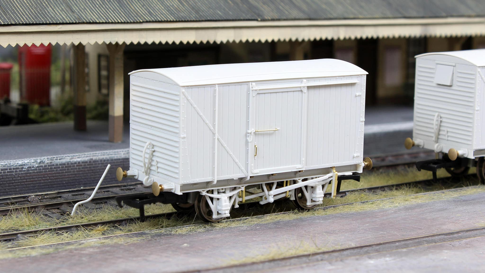 970101 12 Ton LMS D1832A Van - LMS (pre-36) No.155005 - Image 4