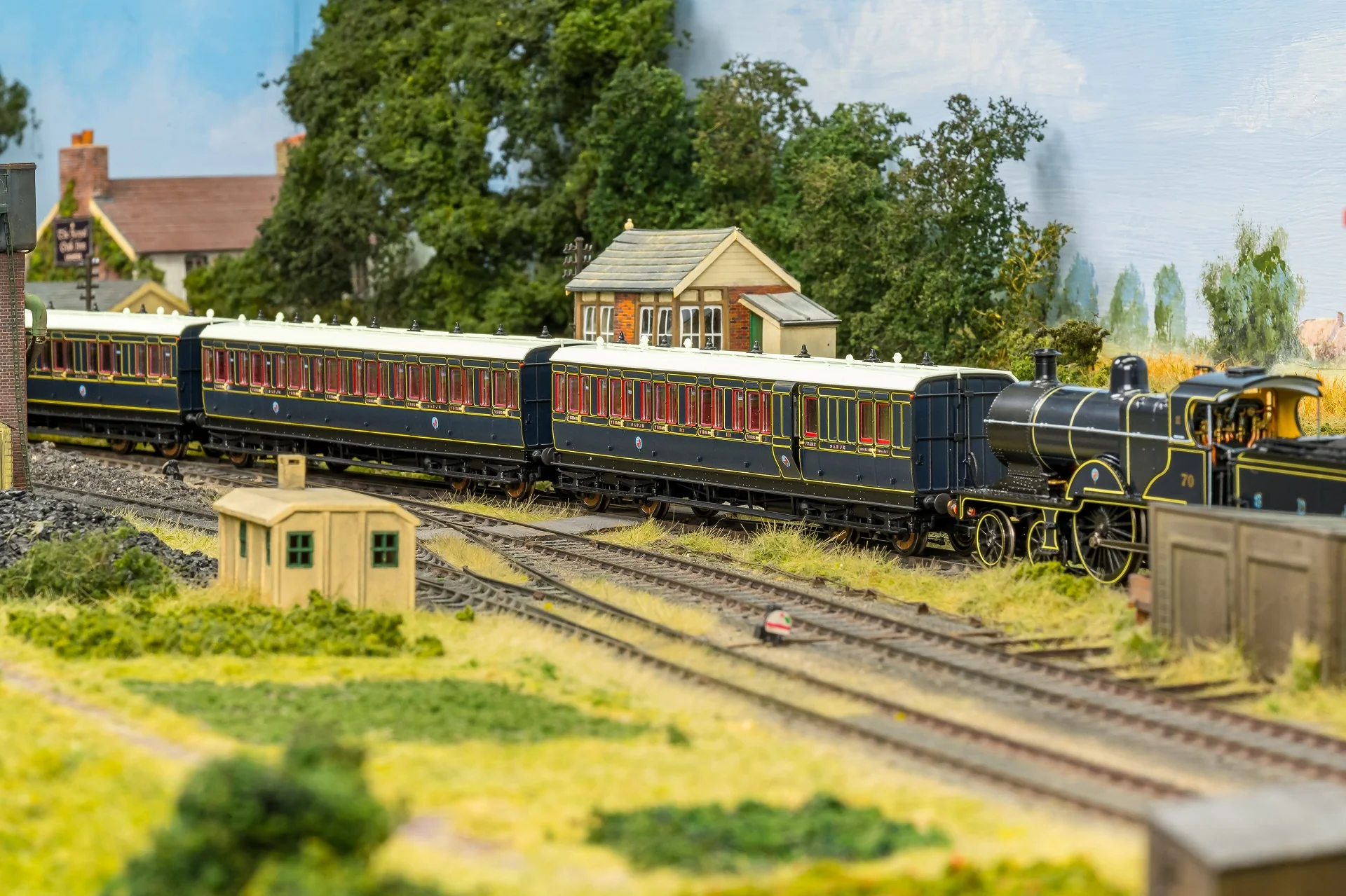 974004 Midland Railway 483 Class 4-4-0 SDJR Blue No.70 Steam Locomotive - Image 2