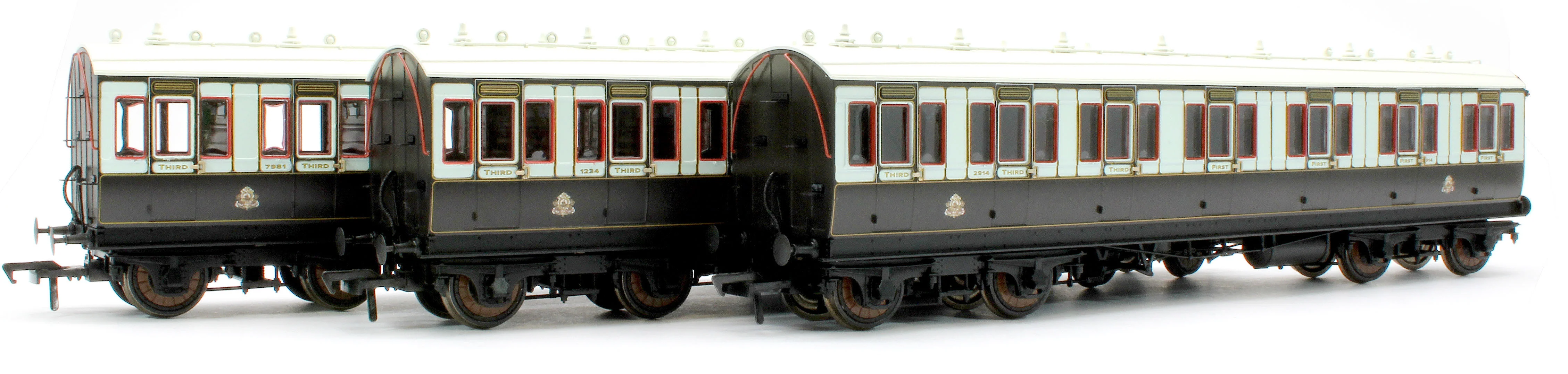 978009 48' LNWR ‘Evolution’ Bogie Coach Non-Corridor Carriage No.7981, No.1234 & No.2914 3-Pack - Image 12