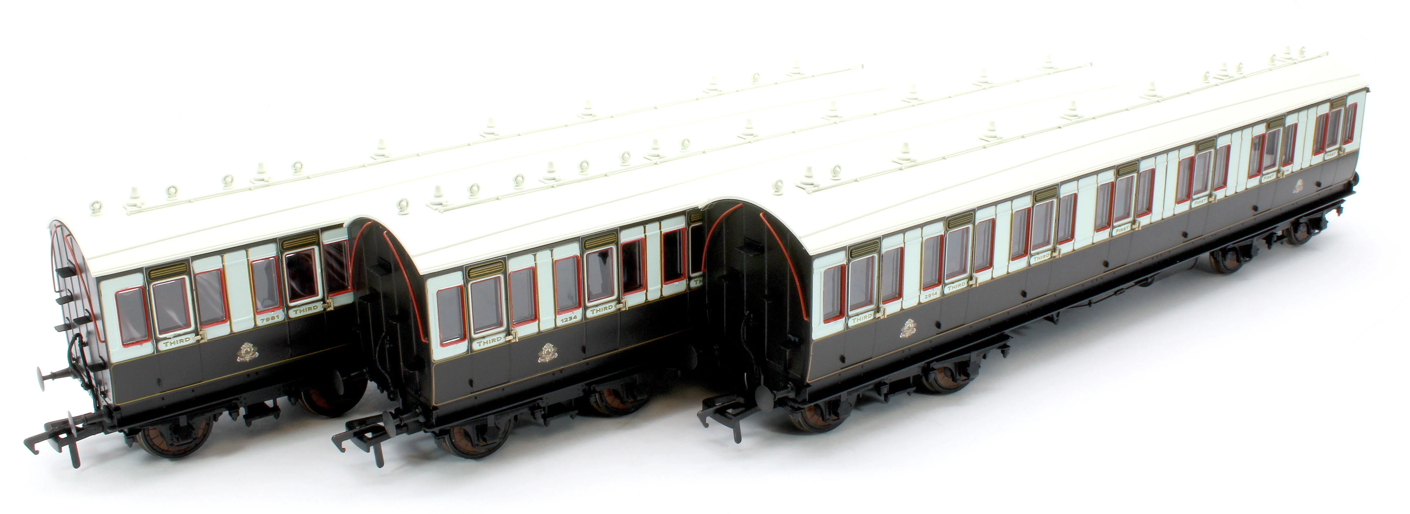 978009 48' LNWR ‘Evolution’ Bogie Coach Non-Corridor Carriage No.7981, No.1234 & No.2914 3-Pack - Image 2