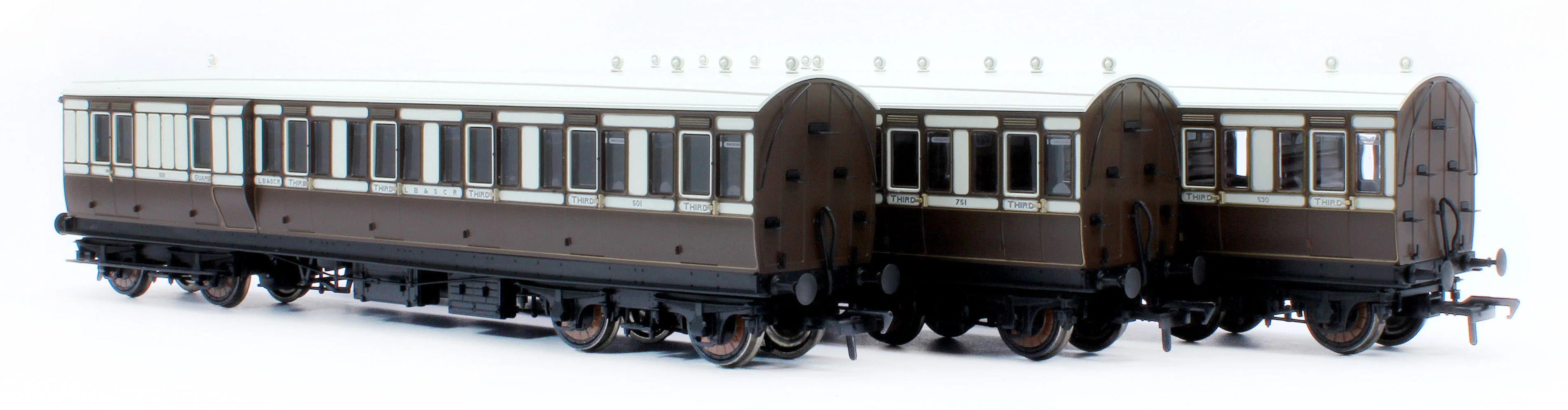 978029 48' LBSCR ‘Evolution’ Bogie Coach Non-Corridor Carriage No.501, No.751 & No.530 3-Pack - Image 12