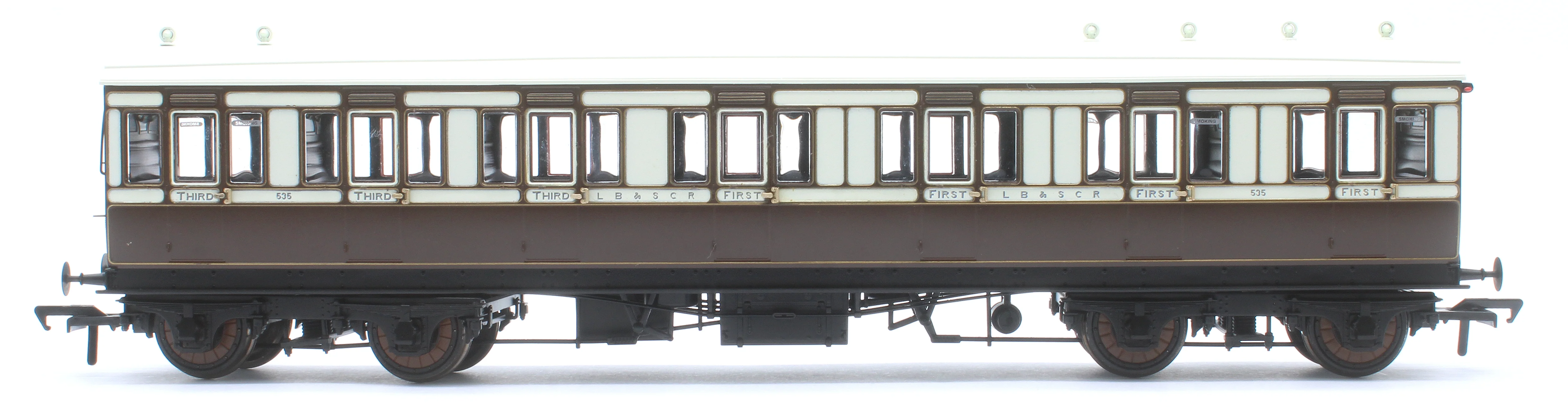978032 48' LBSCR âEvolutionâ Bogie Coach Non-Corridor Composite No.535 - Image 5