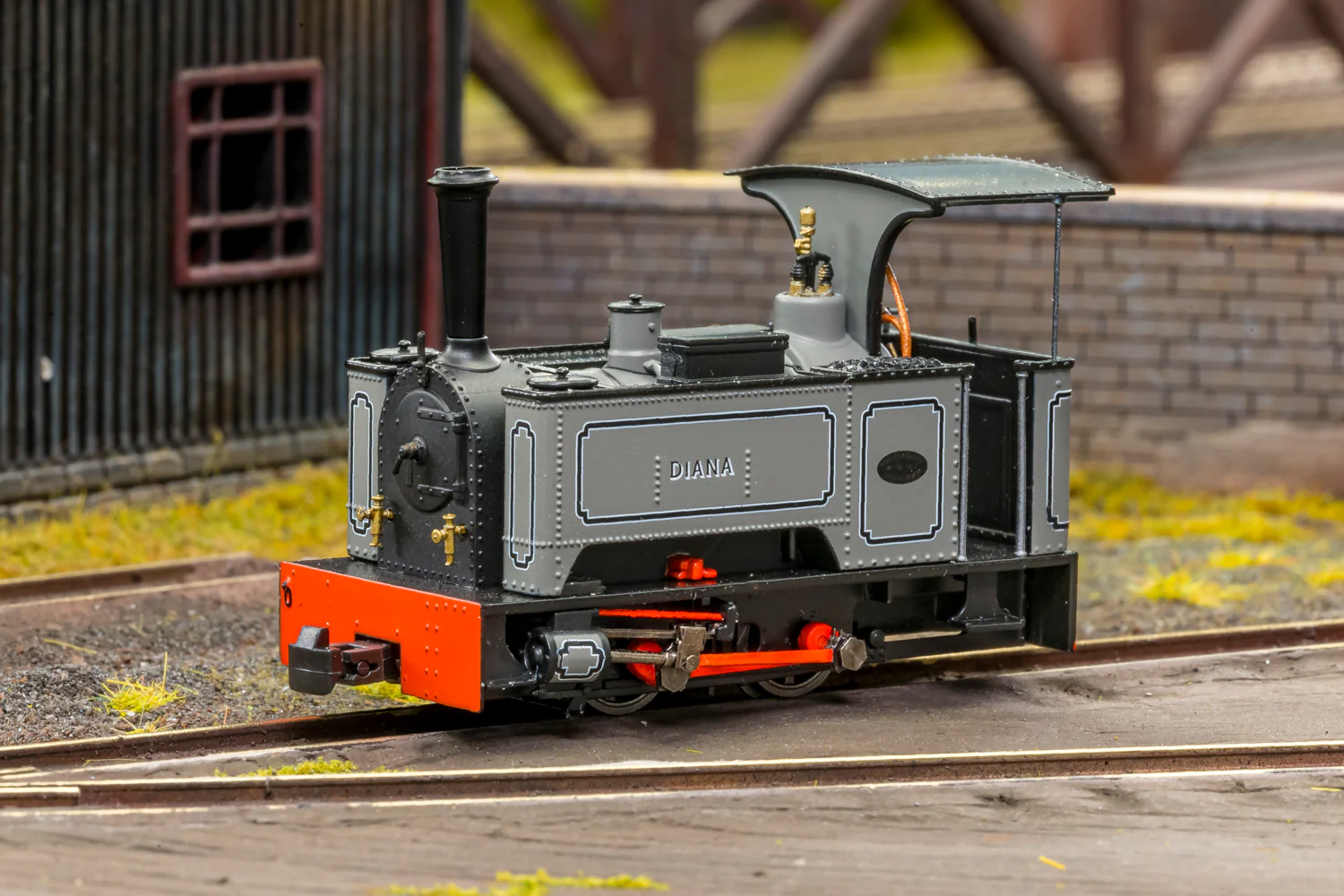 986001 Sirdar Class 0-4-0 Kerr, Stuart & Co. Long-Tank 'Diana’ Lined Grey (As Preserved) Steam Locomotive - Image 2