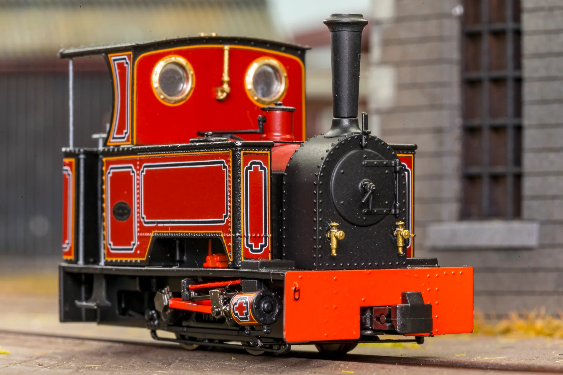 986703 Sirdar Class 0-4-0 Kerr, Stuart & Co. Short-Tank 'What If' - FR Lined Red Steam Locomotive - DCC Fitted