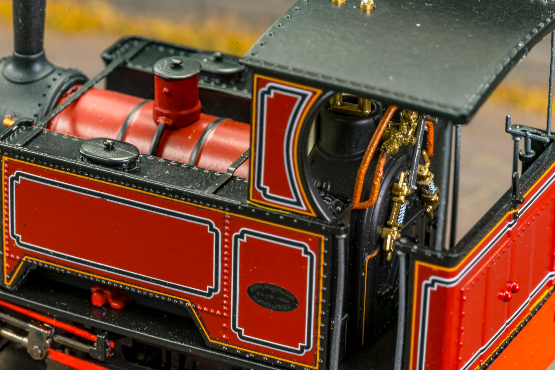 986703 Sirdar Class 0-4-0 Kerr, Stuart & Co. Short-Tank 'What If' - FR Lined Red Steam Locomotive - DCC Fitted - Image 4