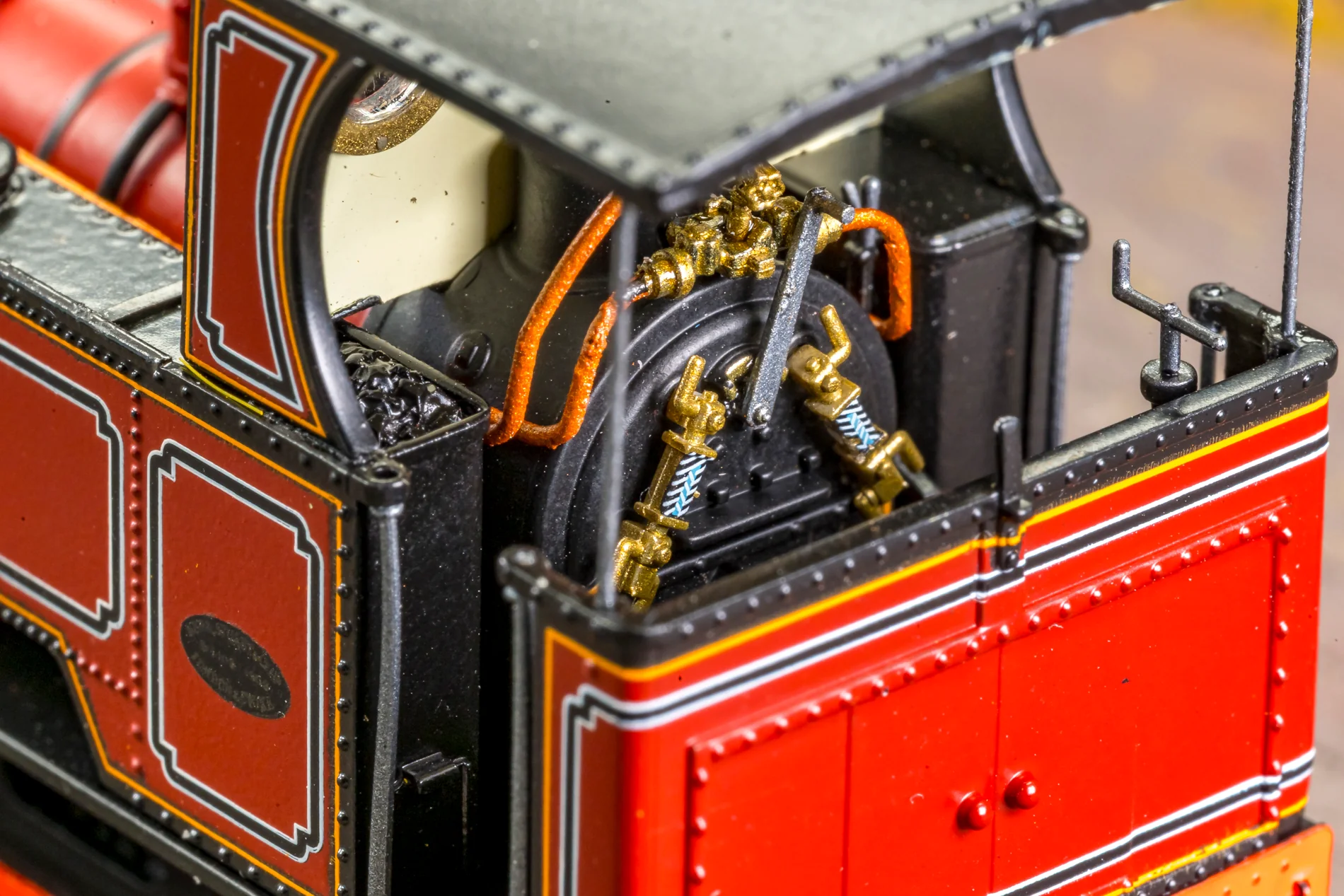 986703 Sirdar Class 0-4-0 Kerr, Stuart & Co. Short-Tank 'What If' - FR Lined Red Steam Locomotive - DCC Fitted - Image 5