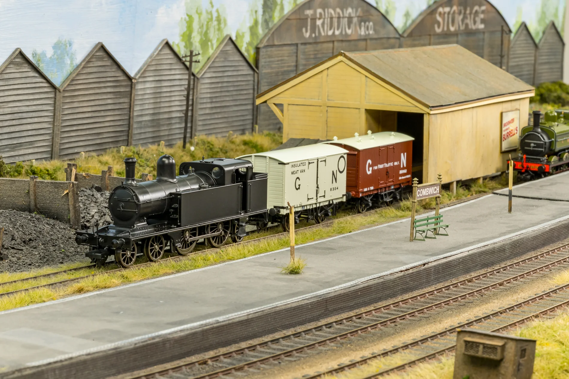 989505 LNER C12 Tank No.1519 L&NER Lined Black Steam Locomotive - DCC Sound - Image 5