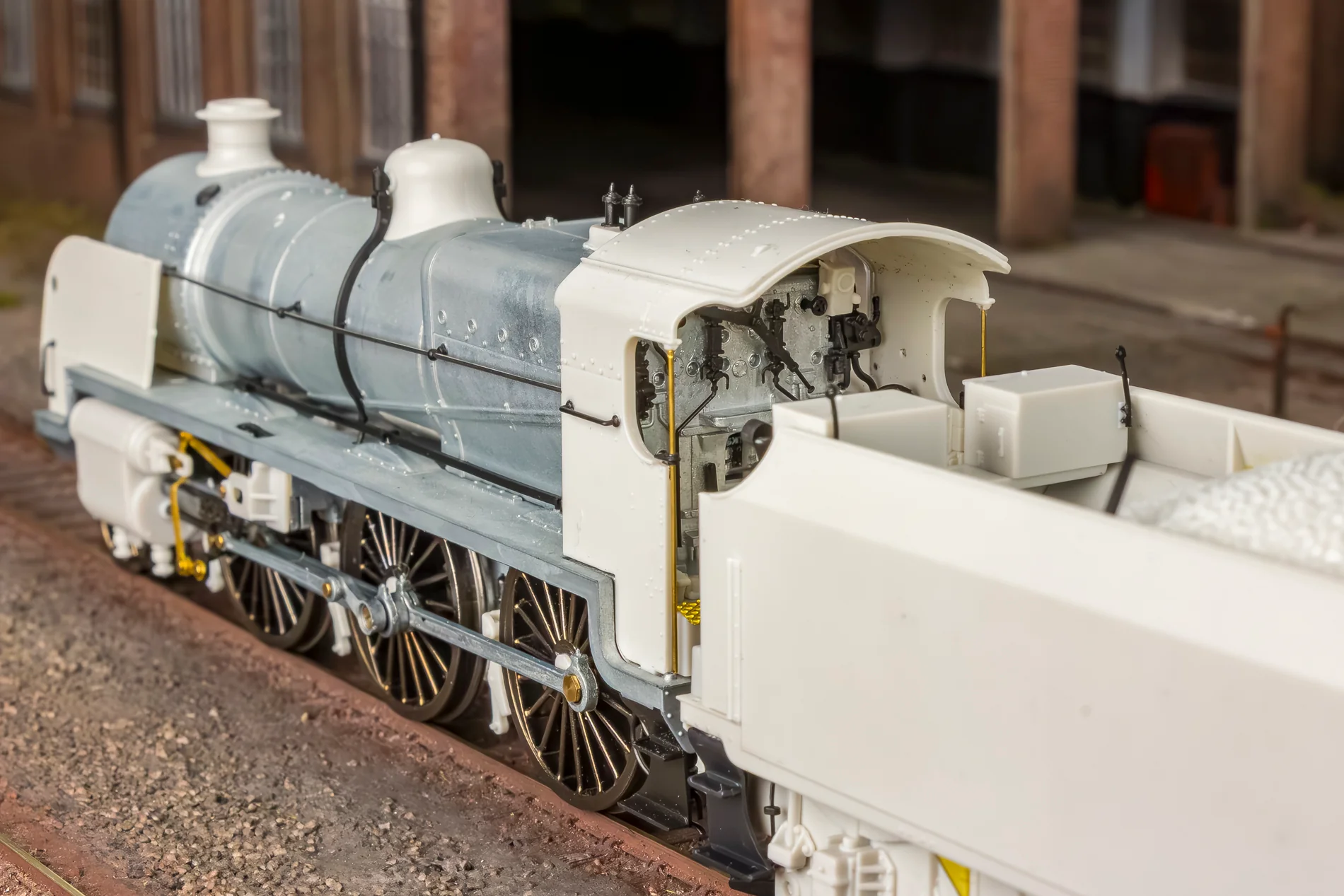 992003 SR U Class 2-6-0 No.1638 - SR Lined Olive Steam Locomotive - Image 4