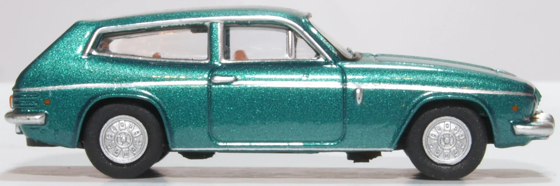 76RS005 Reliant Scimitar Tudor Green Metallic - Image 4