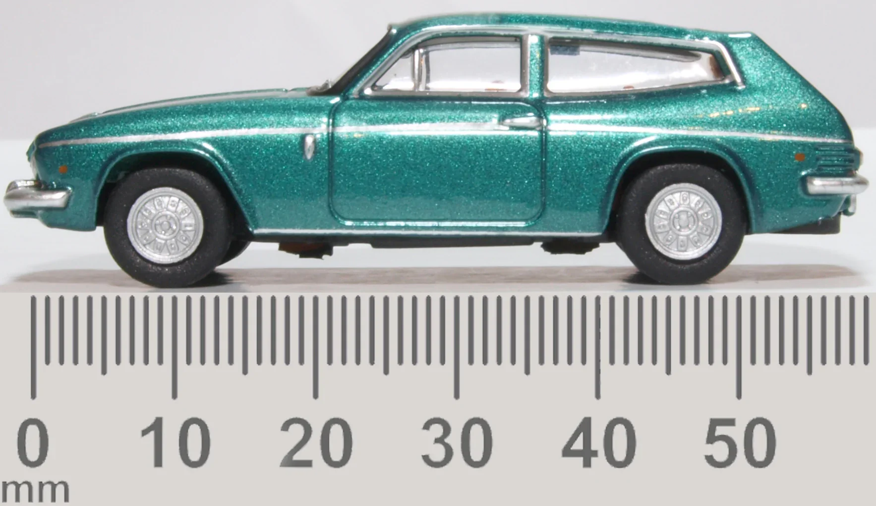 76RS005 Reliant Scimitar Tudor Green Metallic - Image 6