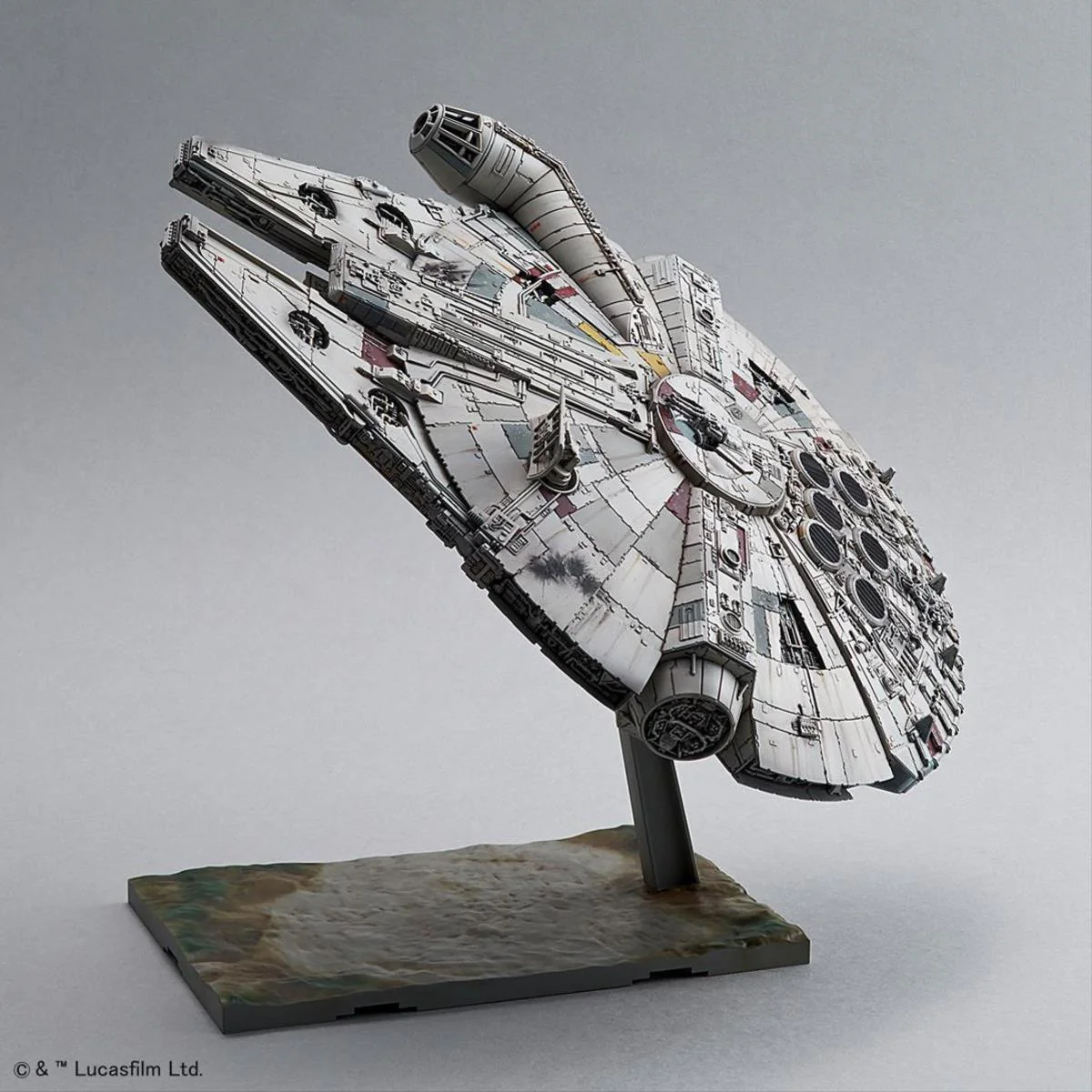 01211 Bandai Star Wars Millennium Falcon: The Last Jedi (1:144 Scale) Model Kit - Image 2