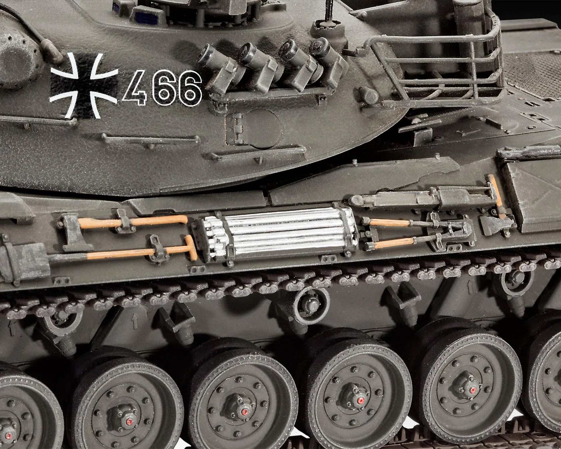 03240 Leopard 1 Model Kit - Image 4