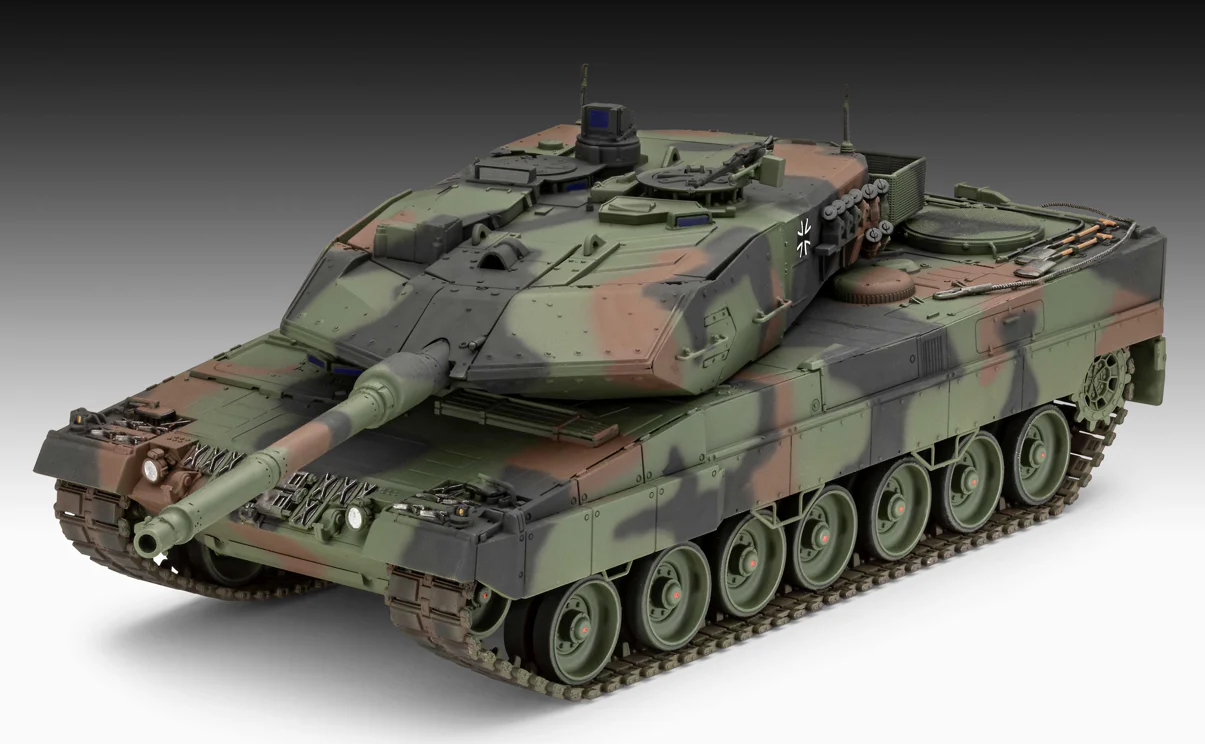 03342 German Leopard 2 A6M+ (1:35 Scale) Model Kit - Image 3