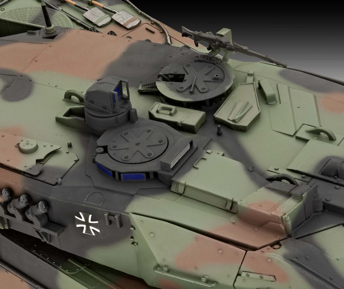 03342 German Leopard 2 A6M+ (1:35 Scale) Model Kit - Image 4