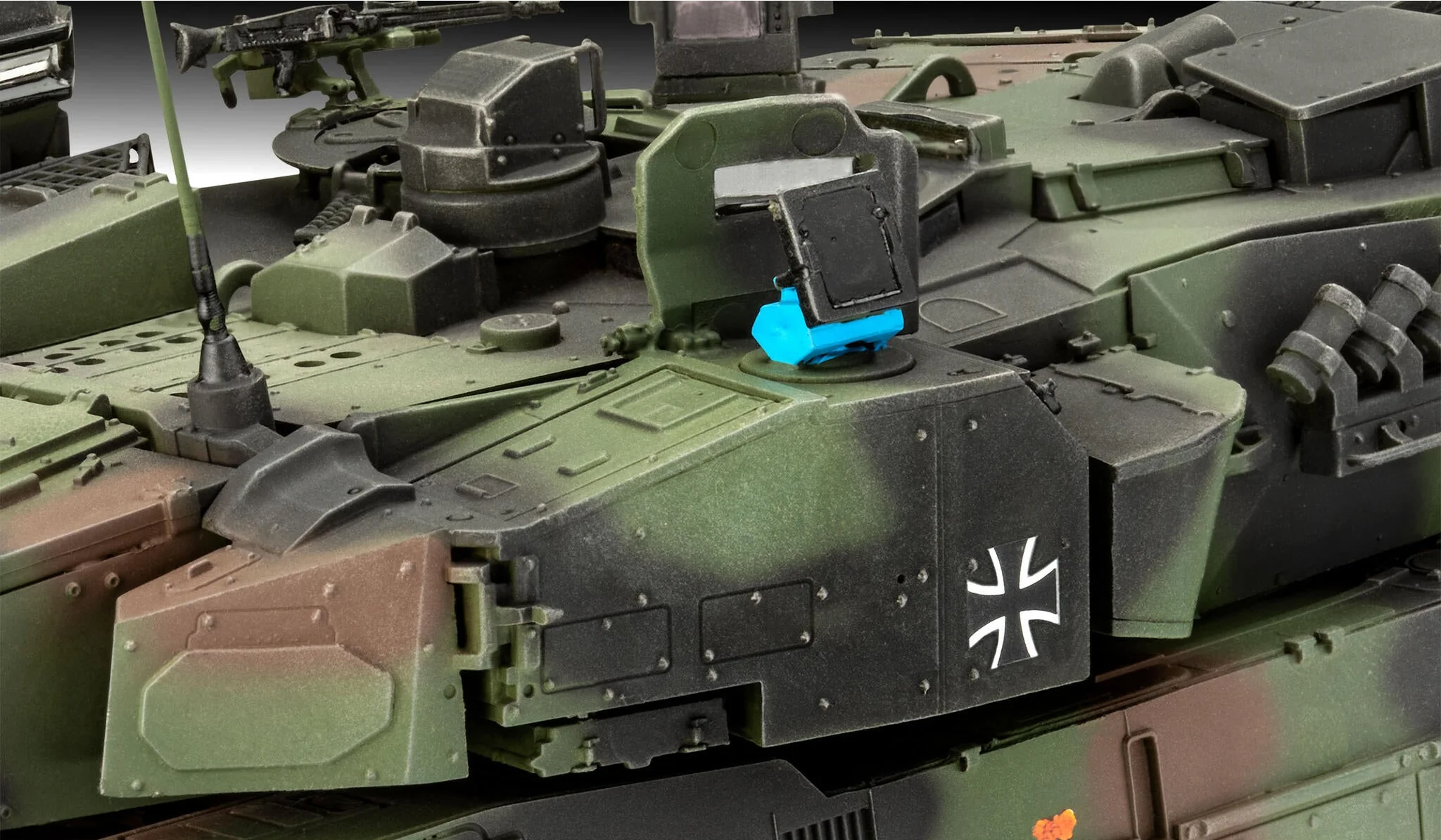 03360 Leopard 2A7A1 Model Kit - Image 4