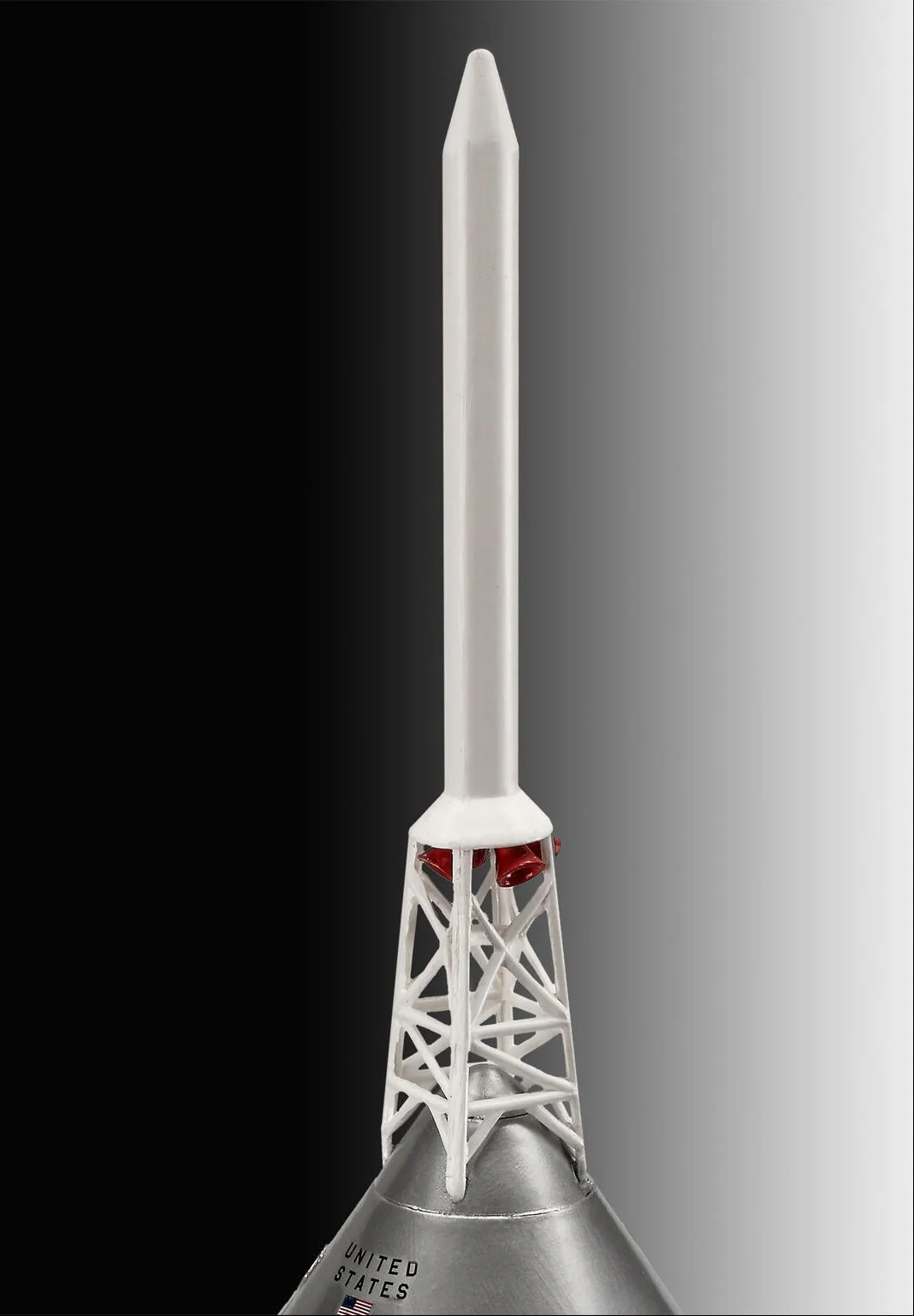 03704 Apollo 11 Saturn V Rocket Model Kit - Image 3